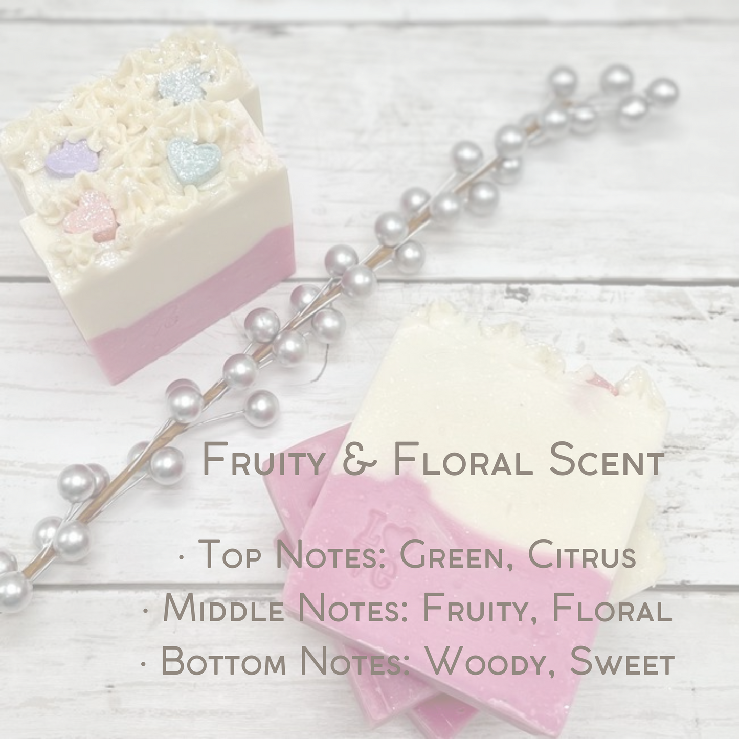 fruity and floral scent. top notes green and citrus. middle notes fruity and floral. bottom notes woody and sweet. graphic.